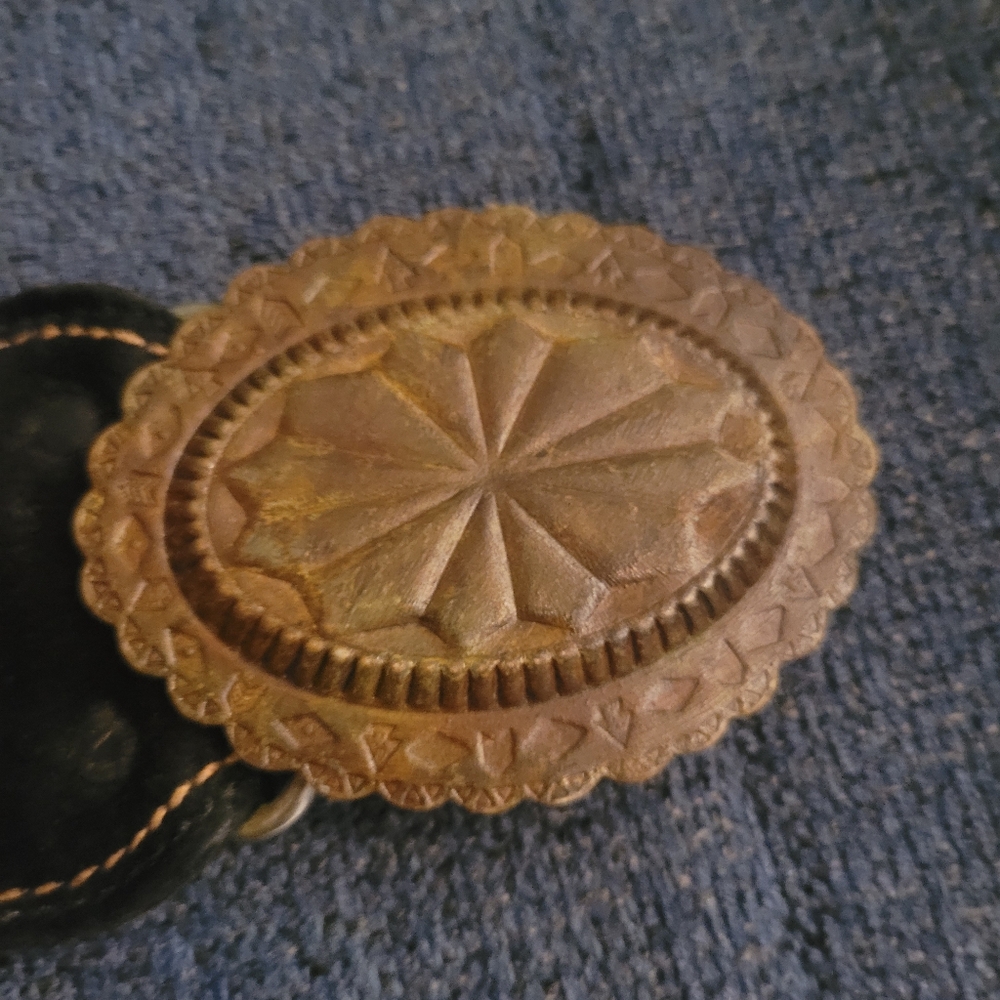 SOUTHWESTERN STYLE CONCHO LEATHER BELT  SZ 34" - Picture 6 of 16